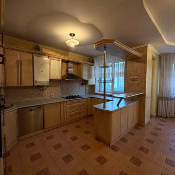 Військова вул., 7