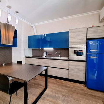 Академіка Філатова вул., 2/1