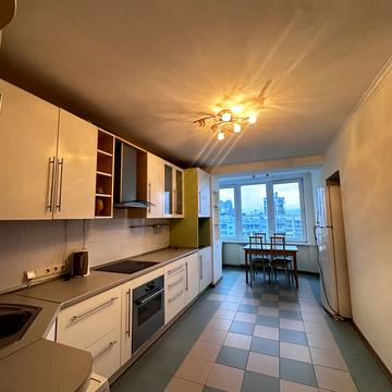 Михайла Котельникова вул., 1