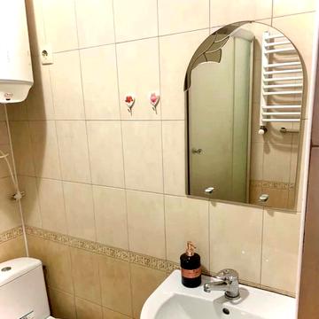 Євгена Коновальця вул., 136в