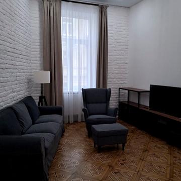 Шептицьких вул., 10