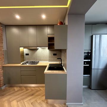 Академіка Лебедєва вул., 1