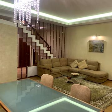 Малопідвальна вул., 12/10