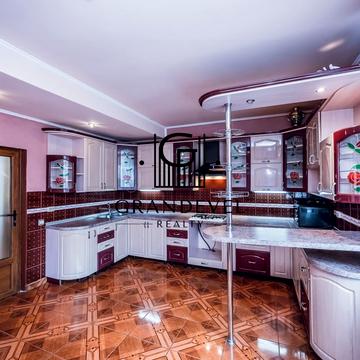 будівельників, 5