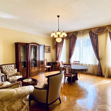 Круглоуніверситетська вул., 18/2