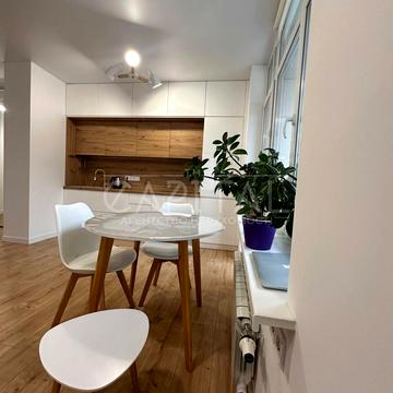 Драгоманова вул., 10