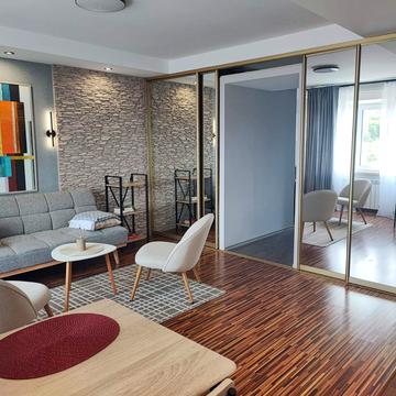 Жилянська вул., 45