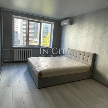 Патріарха Мстислава Скрипника вул., 9