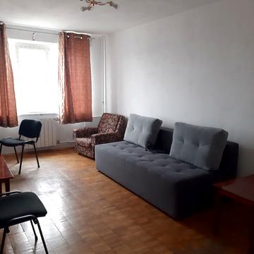 Стадіонна вул., 14