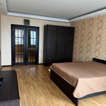 Академіка Сахарова вул., 36