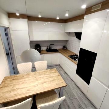 Набережна Перемоги вул., 42