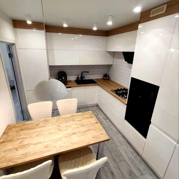 Набережна Перемоги вул., 42