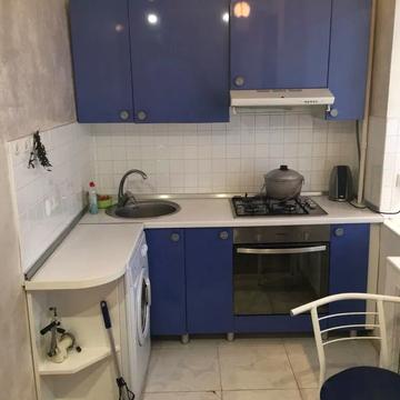 Мілютенка вул., 18