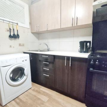 Йорданська вул. (Лайоша Гавро), 4