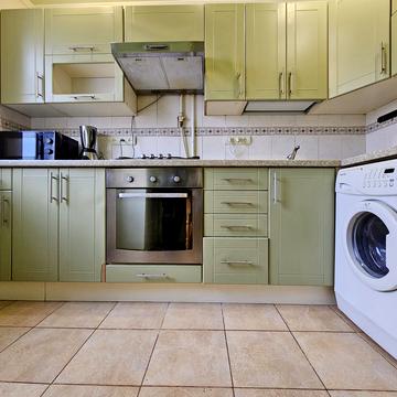 Героїв Космосу вул., 7