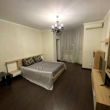 Анни Ахматової вул., 46