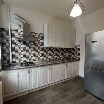 Незалежності вул. (Титова), 11