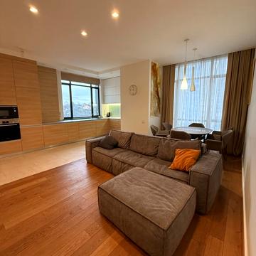 Деміївська вул., 33