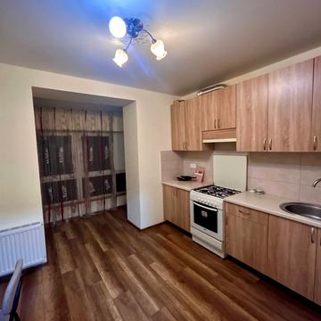 Яблунева вул., 2