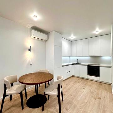 Олександра Олеся вул., 8/17