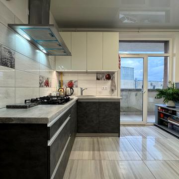 Угорська вул., 14є