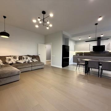 Академіка Філатова вул., 2/1