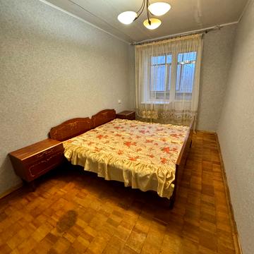 Леоніда Гусака вул. (Ракова), 2