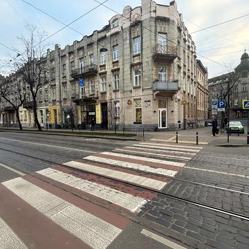 Степана Бандери вул. (), 45