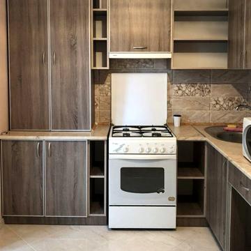 Академіка Ющенка вул., 5