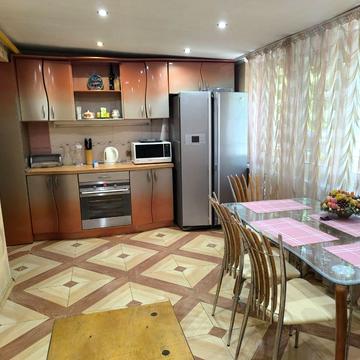 Євгена Танцюри вул., 27