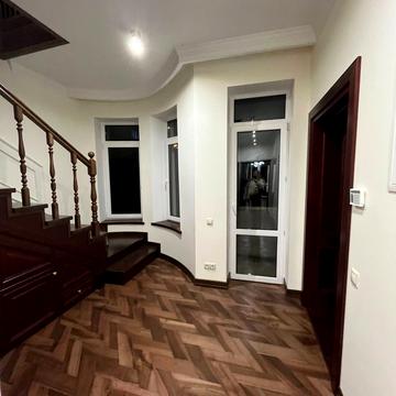 Республіканська вул., 16