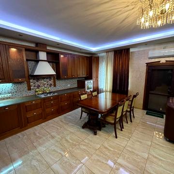 Академіка Корольова вул.