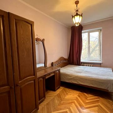 Катерини Білокур вул., 1