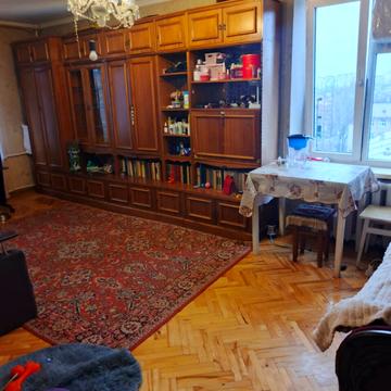 Краснова вул., 12