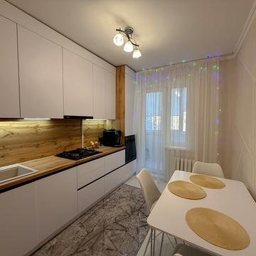 Євгена Коновальця вул., 10