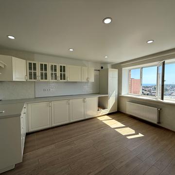 Парусна вул. (Героїв Сталінграду), 1