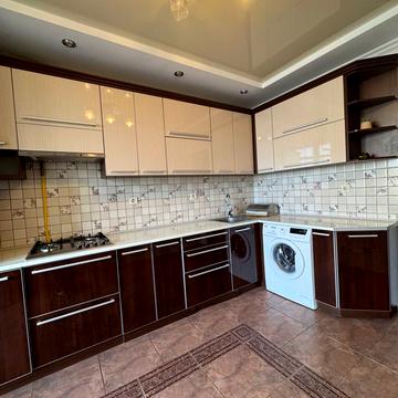 Богдана Хмельницького вул., 53а