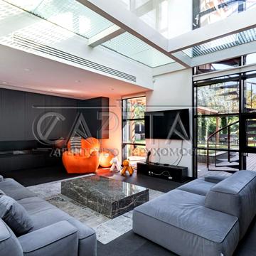 вул. Лютнева