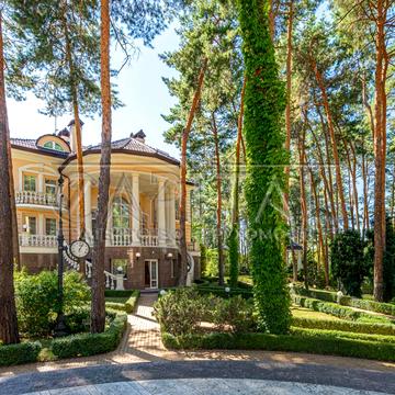 Яснополянська, 9