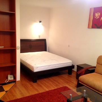 Рибальська вул., 8