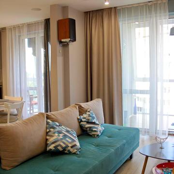 Угорська вул., 12