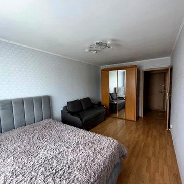 Богатирська вул., 16