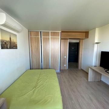 Юрія Поправки вул. (Миколи Лебедєва), 14