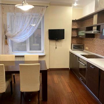 Дмитрівська вул., 69