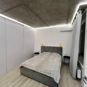 Дніпровська набережна вул., 20-Б