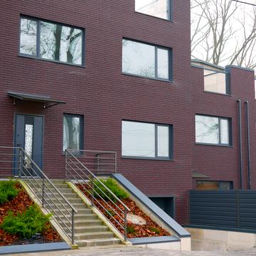 Києво-Мироцька вул., 123 М