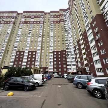 Академіка Глушкова просп., 9-Є