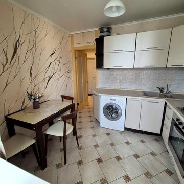 Оболонська пл. (Дружби Народів СРСР), 1