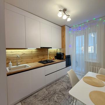 Євгена Коновальця вул., 2а