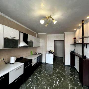 Срібнокільська вул., 1